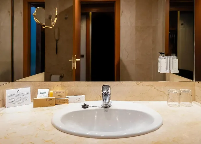 Western Premier Cmc Hotel Girona